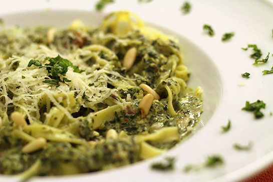 Fesleğen Soslu Makarna Tarifi ve Malzemeleri